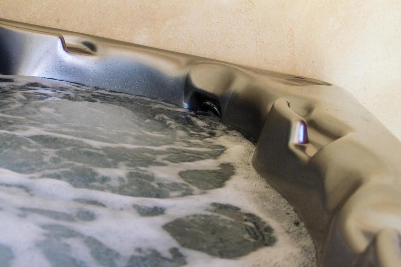 Le Puy Carmin - Chambre D'Hotes Avec Jacuzzi Bazoges-en-Paillers エクステリア 写真